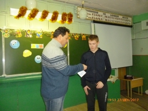В канун Нового  года 27 декабря в школе прошло торжественное награждение значками ГТО  следующих учащихся:
