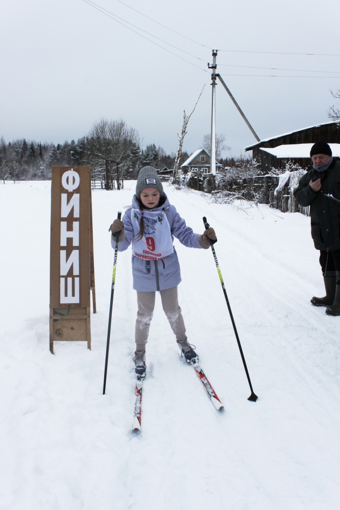 В субботу 28 января наша школа принимала спортсменов школ района для участия в соревнованиях по лыжным гонкам, посвящённым 79-й годовщине снятия блокады Ленинграда.