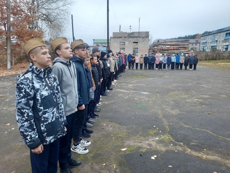 17октября обучающиеся школы приняли участие в областной Акции, приуроченной к ко Дню герба и флага Тверской области.