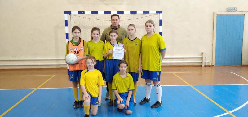 Команда девочек спортивного клуба «Старт» 15 ноября приняла участие в соревнованиях по мини-футболу в рамках Всероссийской программы «Футбол в школу»