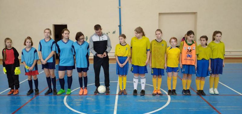 Команда девочек спортивного клуба «Старт» 15 ноября приняла участие в соревнованиях по мини-футболу в рамках Всероссийской программы «Футбол в школу»