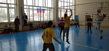 8 апреля в спортивном зале Фировского РДК прошли соревнования по волейболу среди юношей 2004 года рождения и младше
